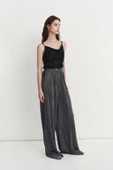 Pantalon ceinturé réfléchissant Vesper en microfibre plissée