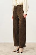 Pantalon de jogging Lene ample à jambe droite en suédine