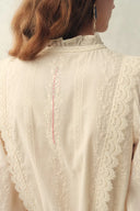 Vestido Lyra con bordado, cuentas, cintura ajustada y mangas abullonadas en jacquard de algodón con encaje