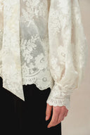 Haut à nouer Mirta en maille fine brodée