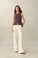 Top smanicato con peplo in cotone e ricamo floreale John
