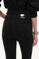 Vanguard Capri-Jeans aus mikroelastischem Denim