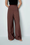 Ensemble top sans manches à col bénitier français Phoebe et pantalon large en soie sèche