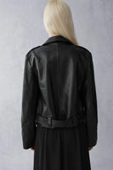 Veste biker Olympe à patte de boutonnage inclinée en cuir d'agneau