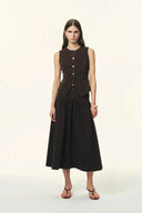 Elodie Figurbetontes ärmelloses Top mit Rundhalsausschnitt und passendem Rock aus dünnem Denim