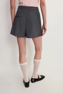 Emily Wren Geplooide Mid-Rise Skort in Fijne Twill
