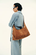 Bolso hobo Aura en gamuza española