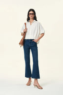 Camicia Claire con spalle scese e maniche a sbuffo asimmetriche in tessuto leggero di lyocell