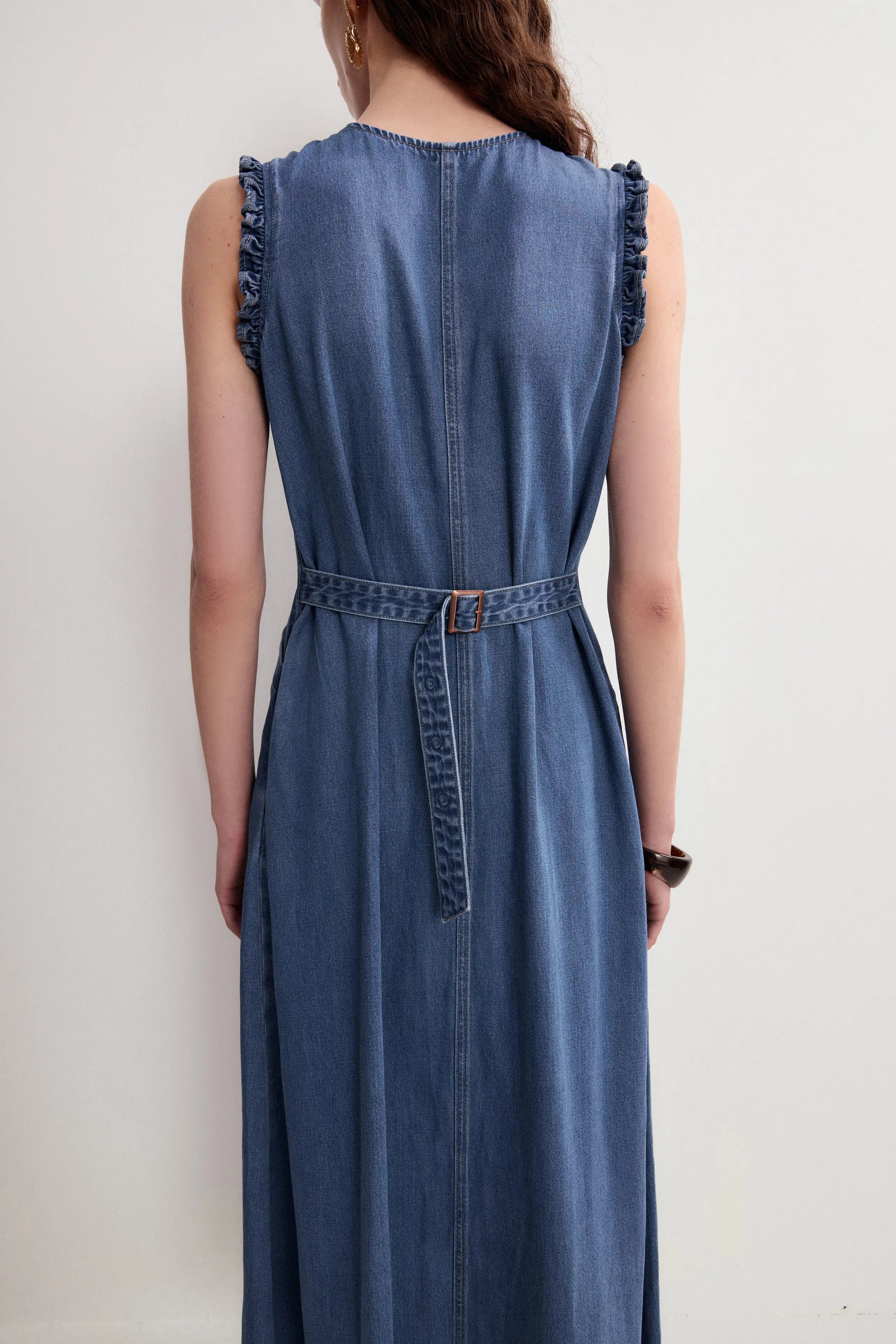 Amelia Scallop Buttoned Cinched Midi Dress in Cotton Linen Denim M