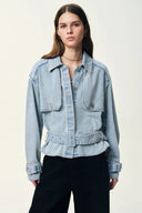 Halle Gewaschene Kurze Trench-inspirierte Jacke aus Hellblauem Denim