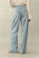 Jeans de pierna recta con flores en relieve Berthe en denim de algodón