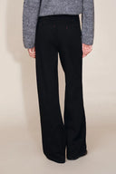 Soft Sculpture Contrast Stitch Barrel Leg Jeans in Cotton Denim