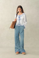 Camisa Transparente con Lazo Frontal Maggie Bordado Estilo Resort en Jacquard de Algodón