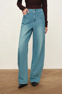 Soft Sculpture Color Blocked Subtle Barrel Leg Jeans in Cotton Denim