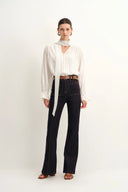Jeans Hutton de corte bota con micro acampanado en denim elástico