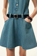 Robe sans manches Lisa à taille basse avec ceinture en denim de coton délavé