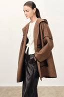 Cappotto corto Selva con cappuccio e rifiniture in pelle in twill di merino e alpaca