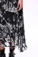 Sato Bedrucktes Kleid mit Wasserfallausschnitt aus Devoré-Seide