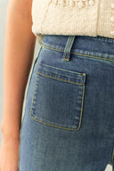 Jeans acampanados estilo francés Sita en denim elástico