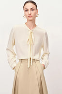 Blusa fluida con lazo Linde en georgette de seda