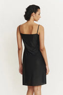 Robe courte noire à bretelles