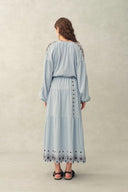 Robe longue à manches bouffantes avec cordon de serrage et broderies bohèmes Briana en gaze froissée de coton