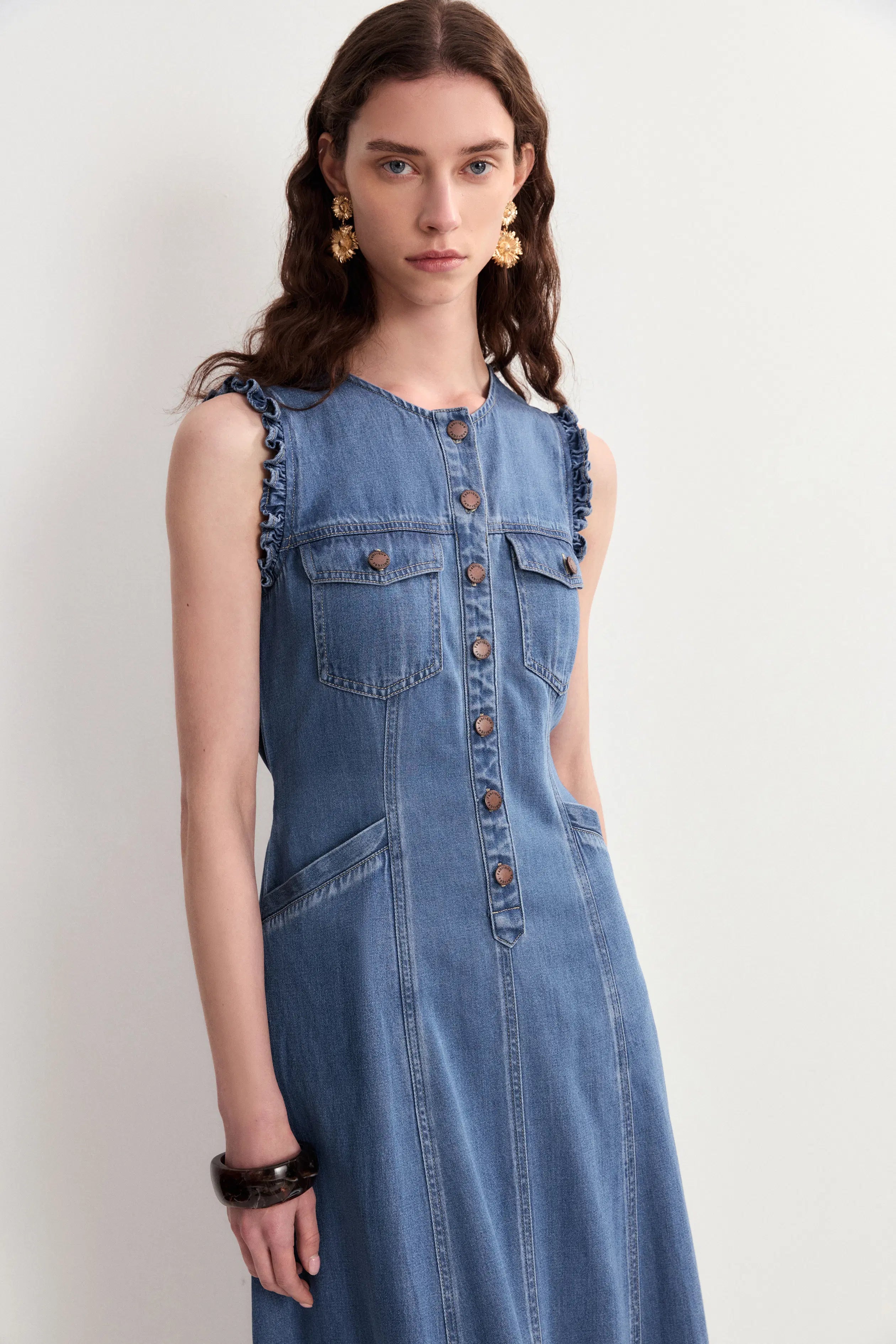 Amelia Scallop Buttoned Cinched Midi Dress in Cotton Linen Denim M