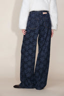Jeans de Pierna Ancha Recta Mia Flora en Jacquard de Algodón Denim
