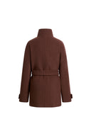 Manteau court à col montant et lien en maille laine mérinos