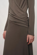 Vestito Soren drappeggiato con scollo a V e incrocio in maglia elasticizzata