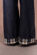Léa Umgeschlagene Kontrast-Karo Denim Jeans aus Raw Denim