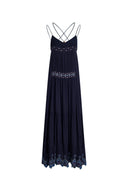 Vestido sin mangas Bailey Boho con tirantes cruzados bordados en georgette arrugada