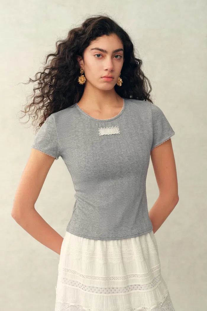 Eva Scalloped Lace Trim Fitted Sleeve T-shirt in Hollow Knitting