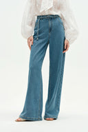 Jeans lavados con cinturón Ella en denim de lyocell