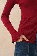 Cardigan ajusté Katia rouge beige à poignets ondulés et col en maille torsadée laine mérinos stretch