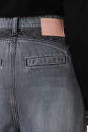 Jeans Holgados Clarisse en Tonos Oscuros en Denim de Algodón