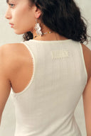 Top delicado con encaje incrustado Cloe en punto calado