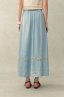Shirley bestickter Eyelet Jeansrock in gewaschenem Hellblau aus Tencel Denim