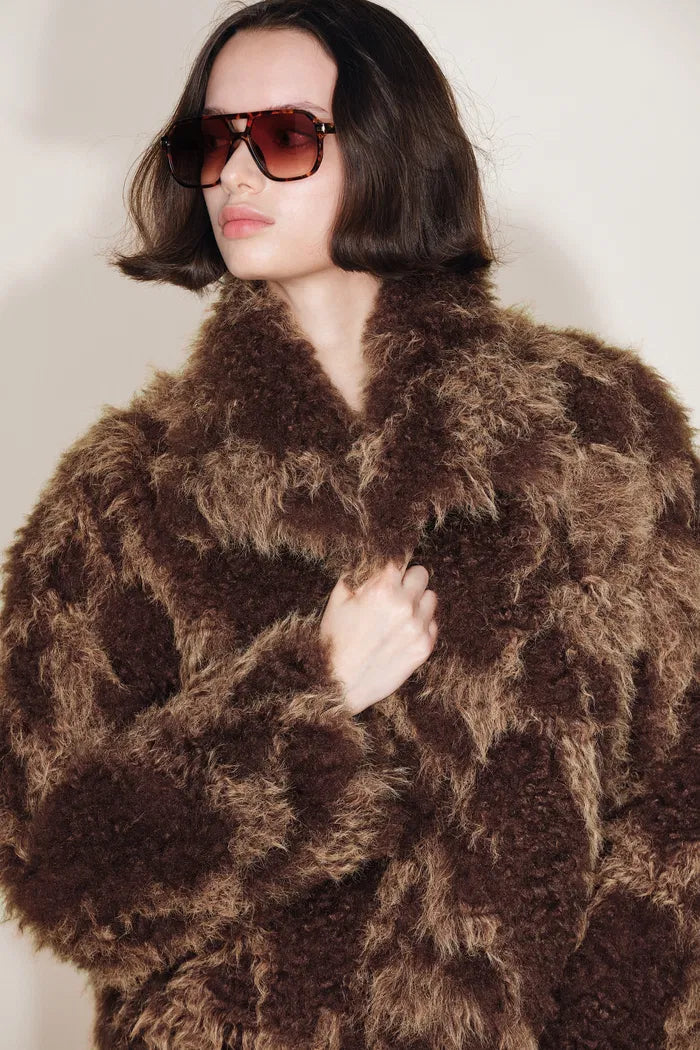 Willow Large Lapel Fur Coat in Faux fur