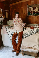 Genevieve Hidatsa Tribal Artwork Inspirierter Pony Fair Isle Cardigan aus Alpaka Mehrfachgarn