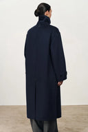 Manteau Theo bleu nuit à bordures en double-face mérinos-cachemire