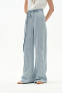 Lucy Light Blue Jeans in Lyocell-Acetate