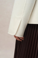 Chaqueta de Lana con Botones Enrollados a Mano Alina en Sarga Merino Australiana