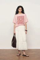 Tina Hart Geborduurd Patch T-shirt in Premium Jersey Katoen
