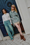 Soft Sculpture Color Blocked Subtle Barrel Leg Jeans in Cotton Denim