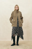 Manteau court Alma en suédine floquée à col montant et ceinture