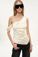 Sculpture One Shoulder Asymmetrische Mouwloze Top in Moerbeizijde