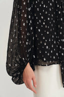 Stars Halstuchbluse aus Seiden-Crepe mit metallischen Akzenten