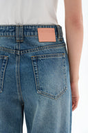 Jean Nico orné cousu main en denim léger lavé
