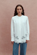 Camisa Jolanda con Bordado Floral y Calados en Algodón Premium